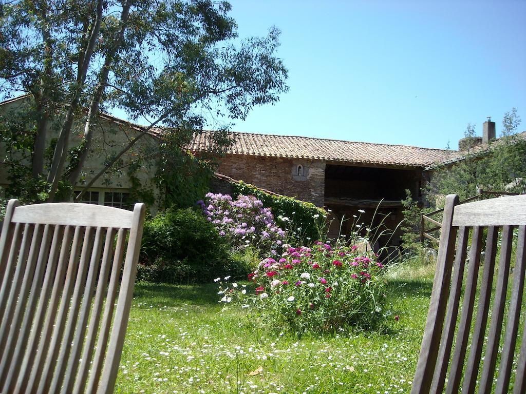 La Tour Des Laudes Bed & Breakfast Breuil-Barret Exterior photo