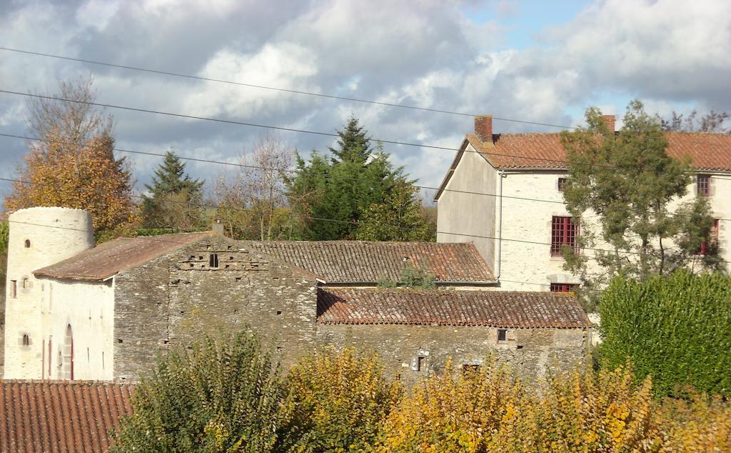 La Tour Des Laudes Bed & Breakfast Breuil-Barret Exterior photo