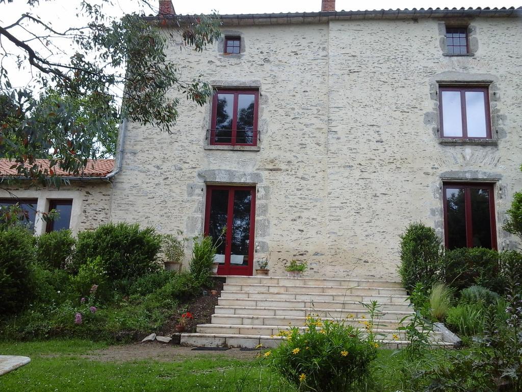 La Tour Des Laudes Bed & Breakfast Breuil-Barret Exterior photo
