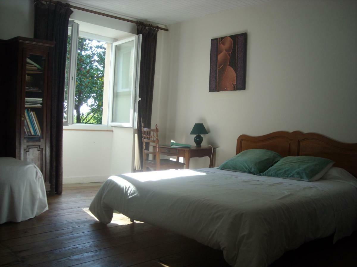 La Tour Des Laudes Bed & Breakfast Breuil-Barret Exterior photo